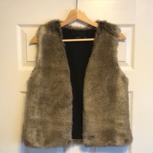 Aritzia Talula Park Slope Faux Fur Vest NWOT